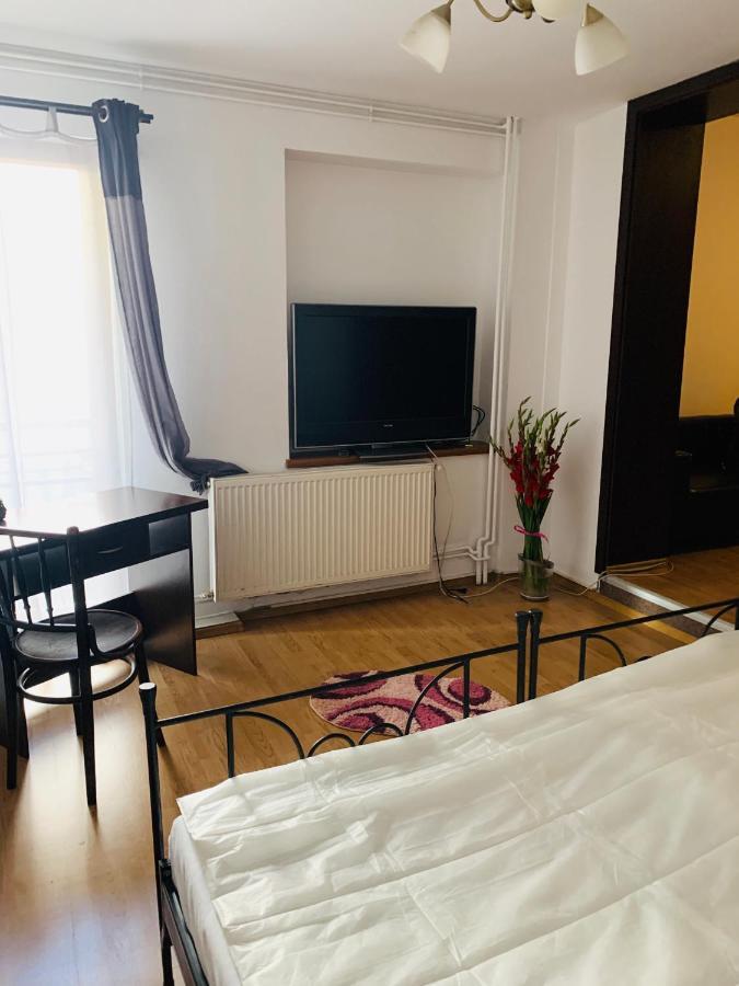 Happy Hotel